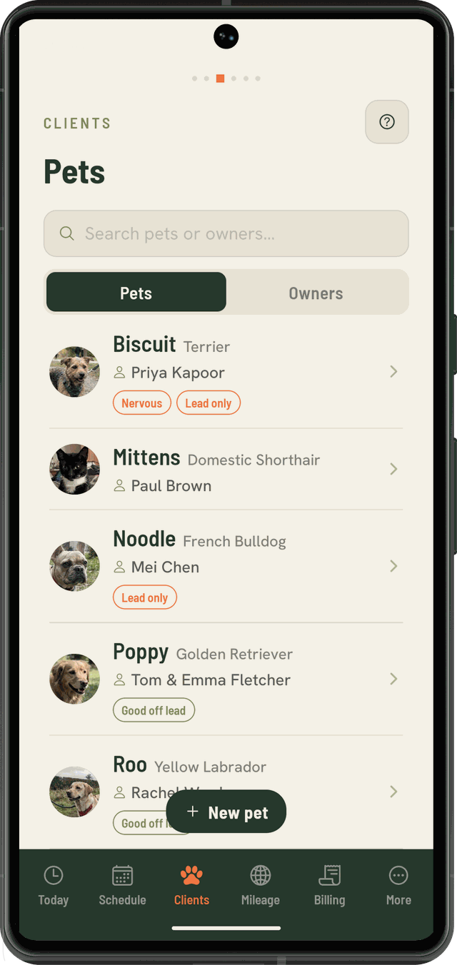 Clients tab on the Pets list: photos, breeds, owners and tags, with a search box